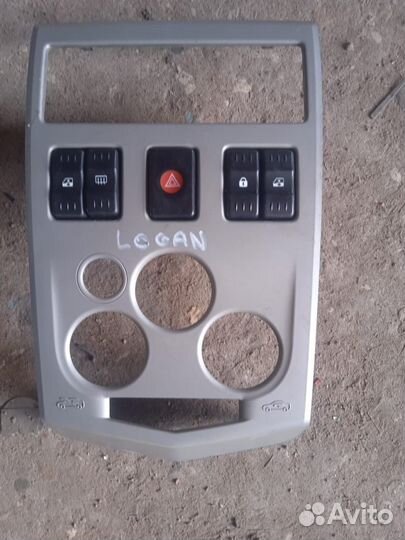 Рамка магнитолы Renault Logan