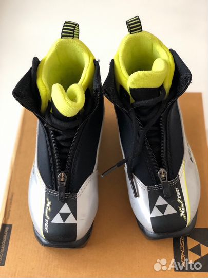 Продам детские лыжные ботинки