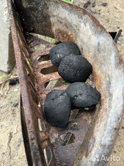 Брикеты угольные древесные прессованные