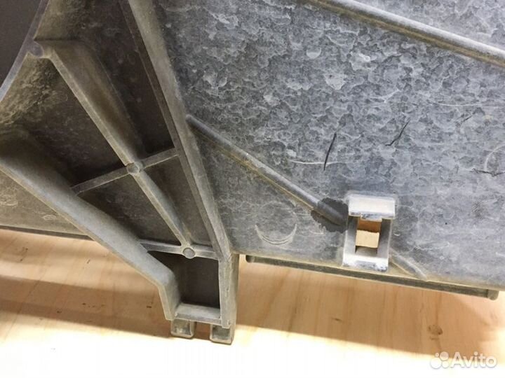 Диффузор радиатора Mazda Demio DY5W zyve 2005