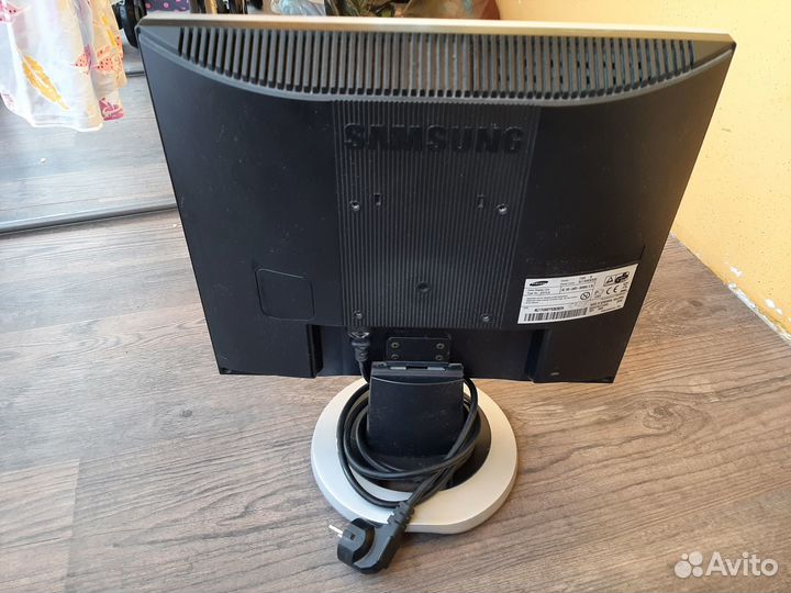 Монитор Samsung syncmaster 710n