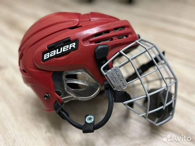 Хоккейный шлем