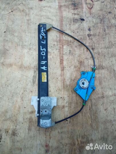 Audi A4 B7 2005 год левый задний стеклоподъёмник