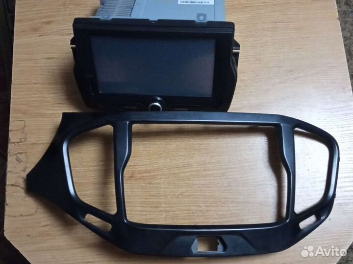Продаю 2 дин автомагнитолу на весту