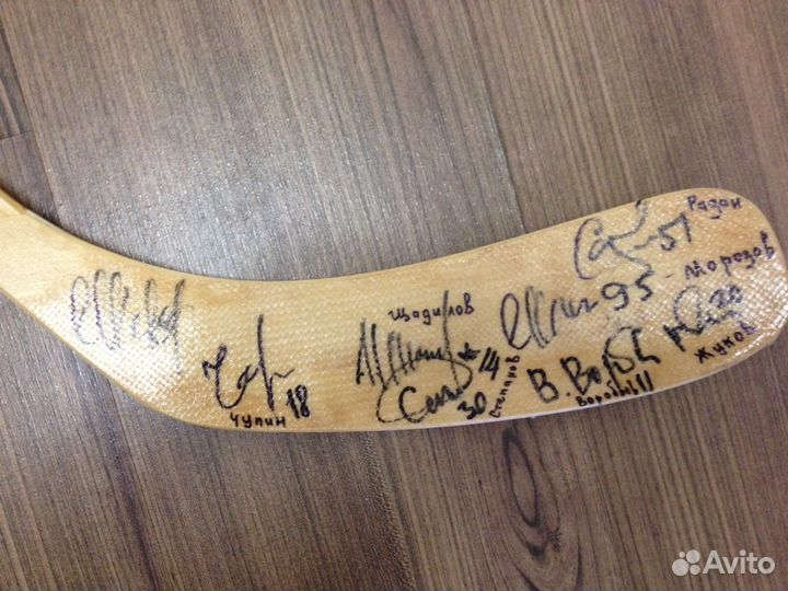 Клюшка с автографами всех хоккеистов Ак барс 2006