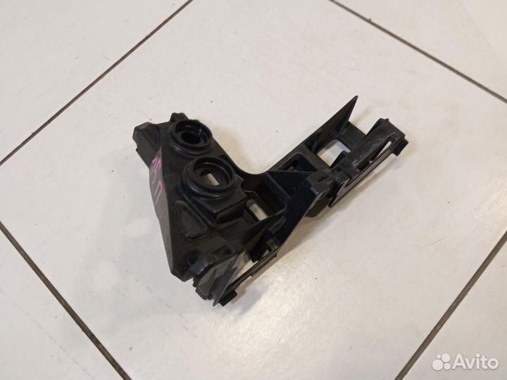 Кронштейн заднего бампера правый Volkswagen Golf 7