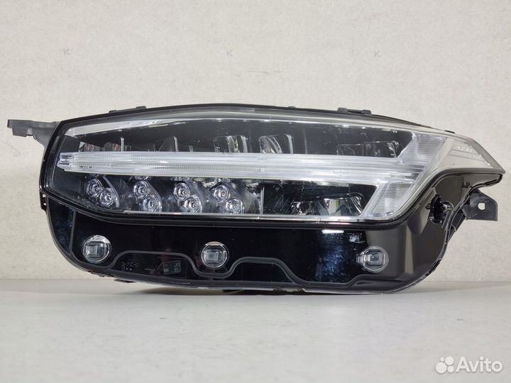 Фара левая Volvo XC90 32228688