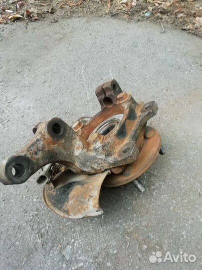 Продам поворотный кулак правый на чери фора