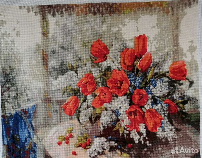 Картины вышиты крестом без рам