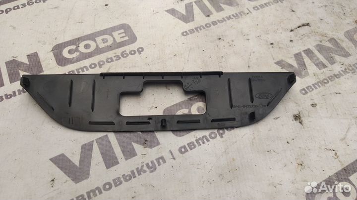 Накладка замка багажника стекла Ford Kuga 1