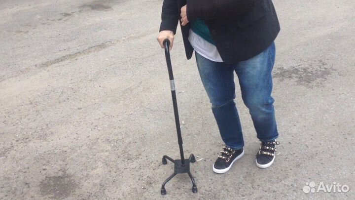 Трость трехопорная