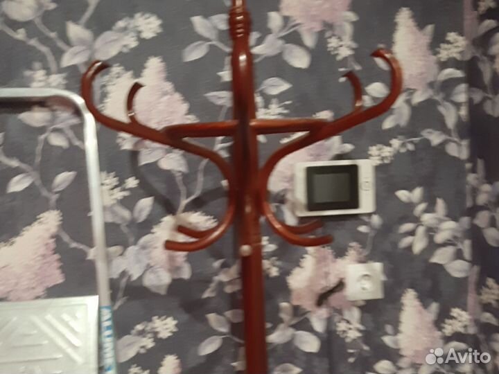 Вешалка напольная деревянная