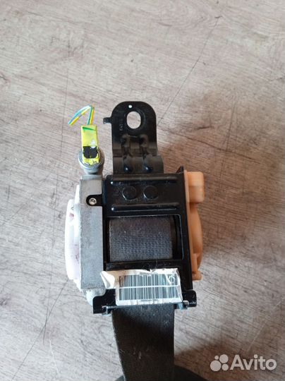 Ремень безопасности передний Nissan Navara D40