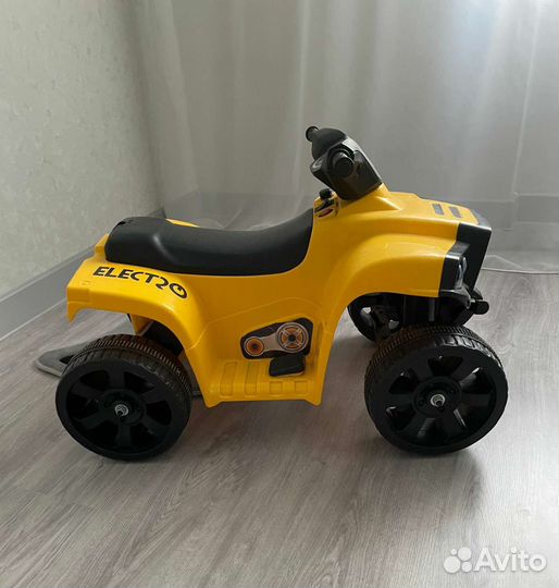 Детский квадроцикл на аккумуляторе