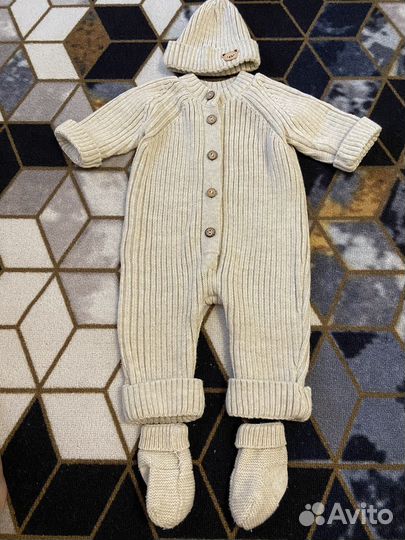 Вязынный комбинезон лапша,шапочка и носочки