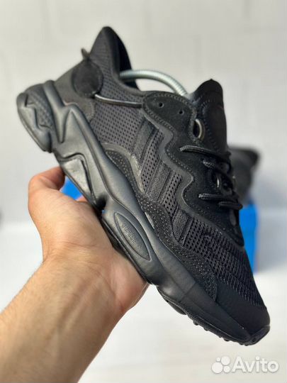 Кроссовки Adidas ozweego