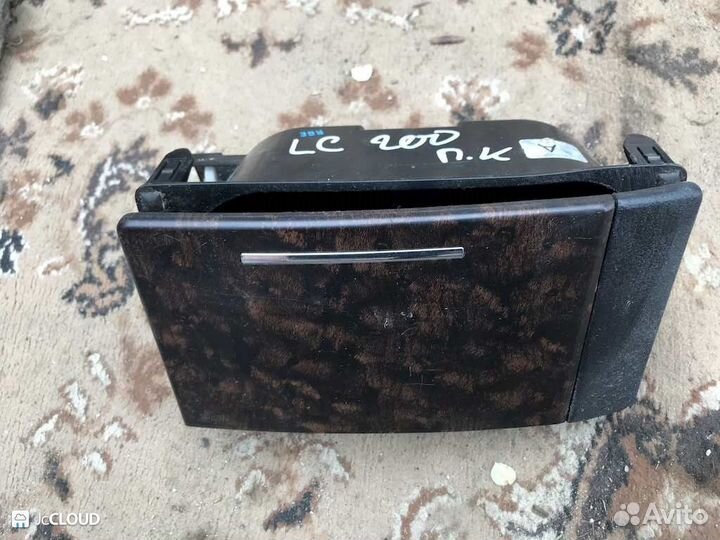 Подстаканник на toyota land cruiser GRJ200, J200