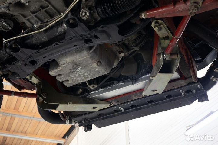 Кронштейны крепления реактивных тяг Nissan Skyline