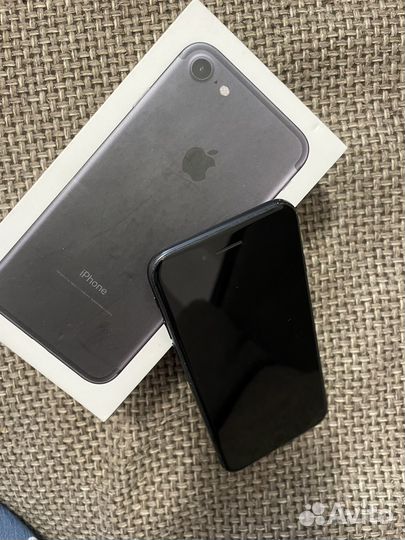 Телефон iPhone 7