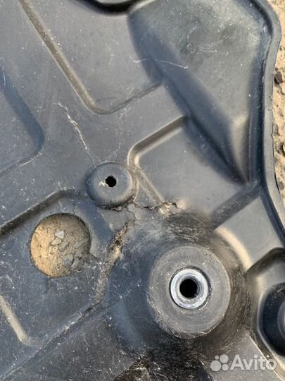 Защита двигателя Toyota Land Cruiser 200