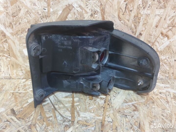 Фонарь задний наружный левый Toyota Camry V10