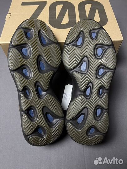 Yeezy 700 v3 clay brown 11 оригинал