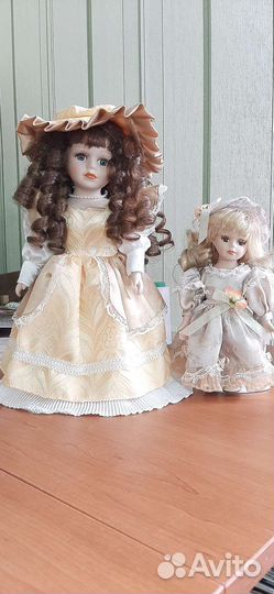 Кукла фарфоровая