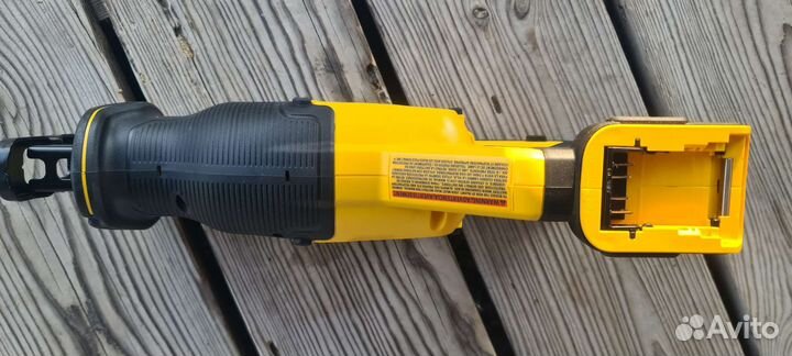 Dcs382 Пила сабельная Деволт