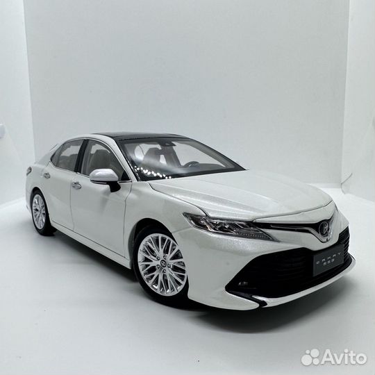 Toyota Camry 70 дилерская модель 1:18