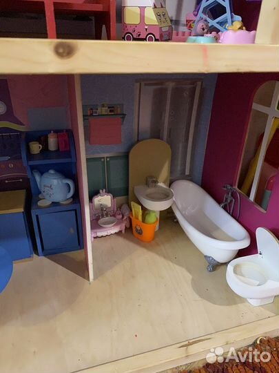 Кукольный домик с мебелью