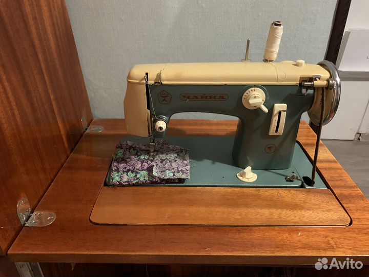Швейная машина Чайка