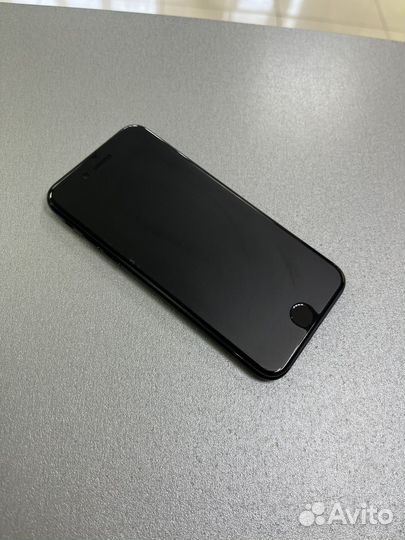 iPhone SE, 128 ГБ