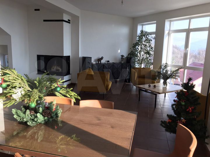 Дом 400 м² на участке 10 сот.