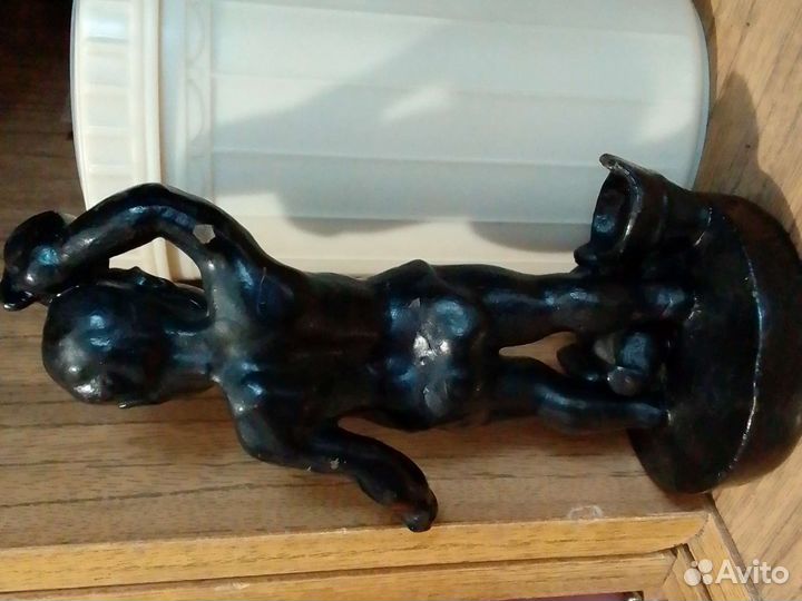 Касли чугун купается малыш