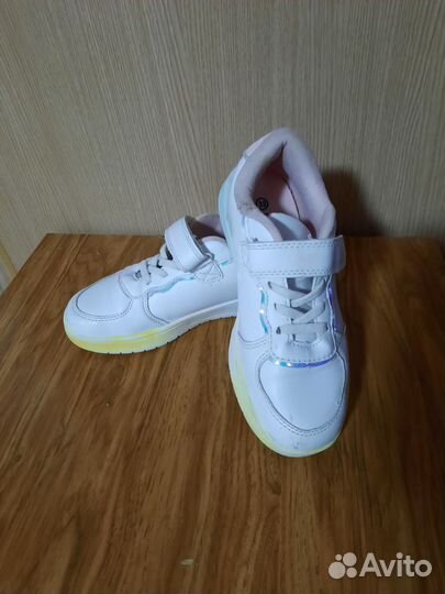 Кроссовки для девочки