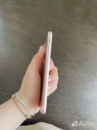 Телефон iPhone 7