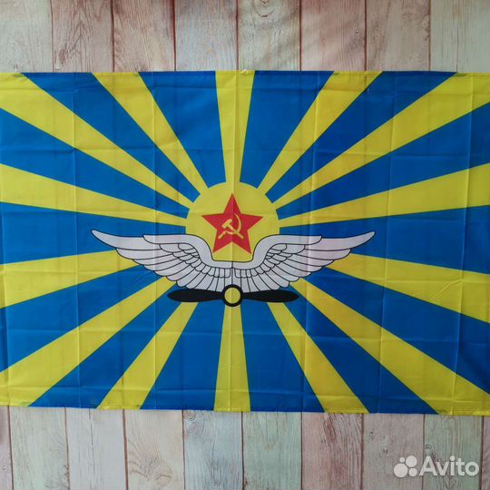 Флаги, значки и пилотки