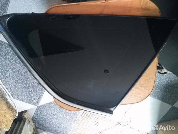 Toyota RAV4 13-16 стекло кузовное заднее правое