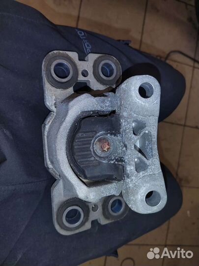 Подушка кпп Range Rover Evoque L538