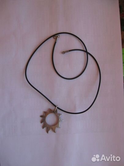 Серебряная подвеска с каучуковым шнурком