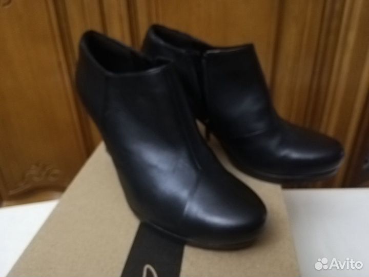 Ботильоны Clarks новые, кожа