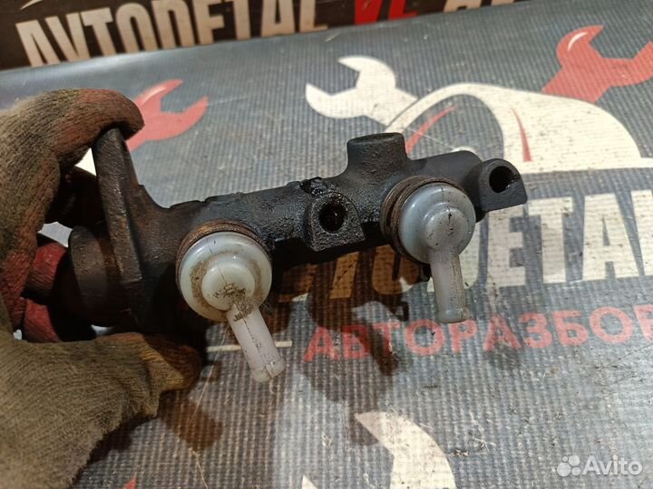 Главный тормозной цилиндр Mitsubishi Delica 3 P25W