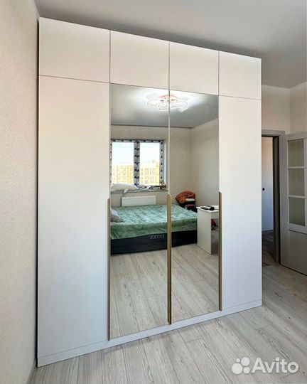 Шкаф встроенный распашной