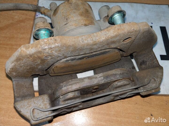 Передний левый суппорт мазда 3 BL 2012 год