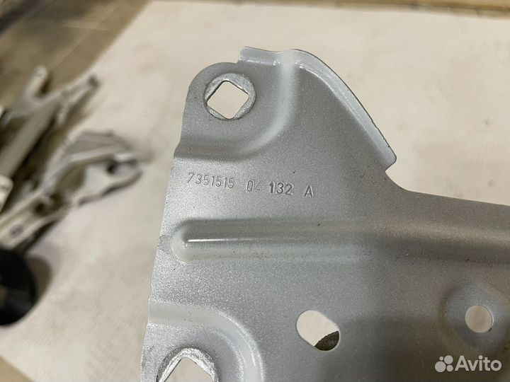 Кронштейн крыла на передний стойки BMW X1 F48