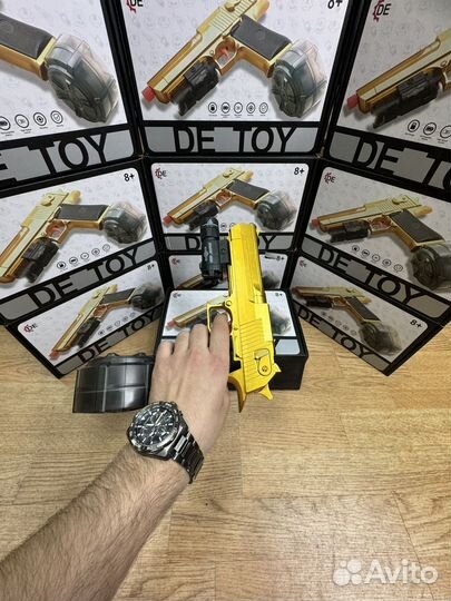 Мощный пистолет Deagle на орбизах