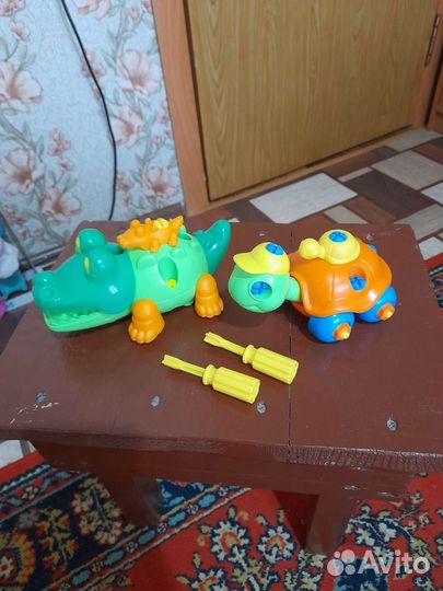 Пять разных пакетов с игрушками