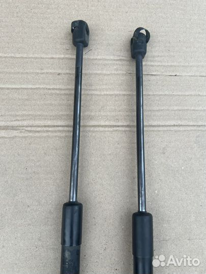 Амортизаторы крышки багажника VW Scirocco