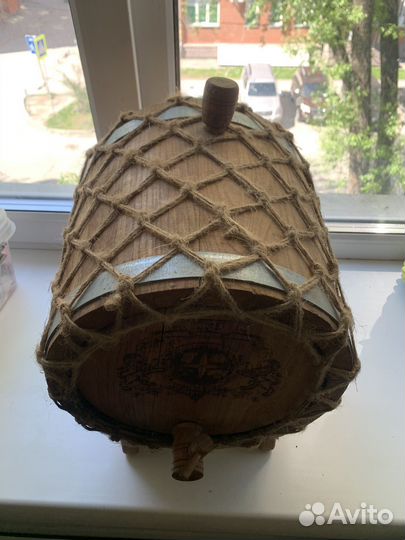 Деревянная бочка для вина