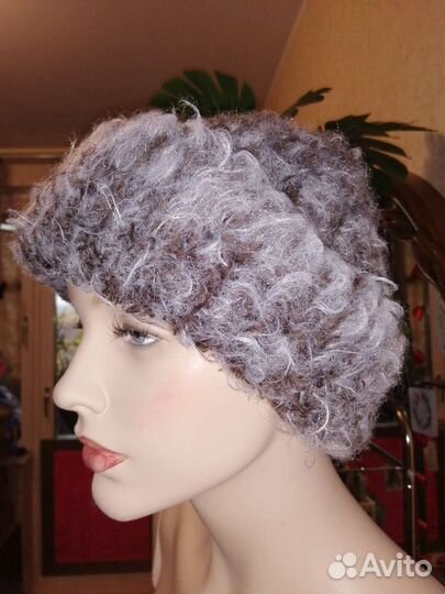 Необычная вязаная шапка 